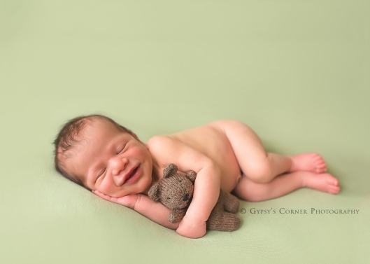 Buffalo Newborn Photographer|Baby boy and a bear|Gypsy's Corner Photography-10Web